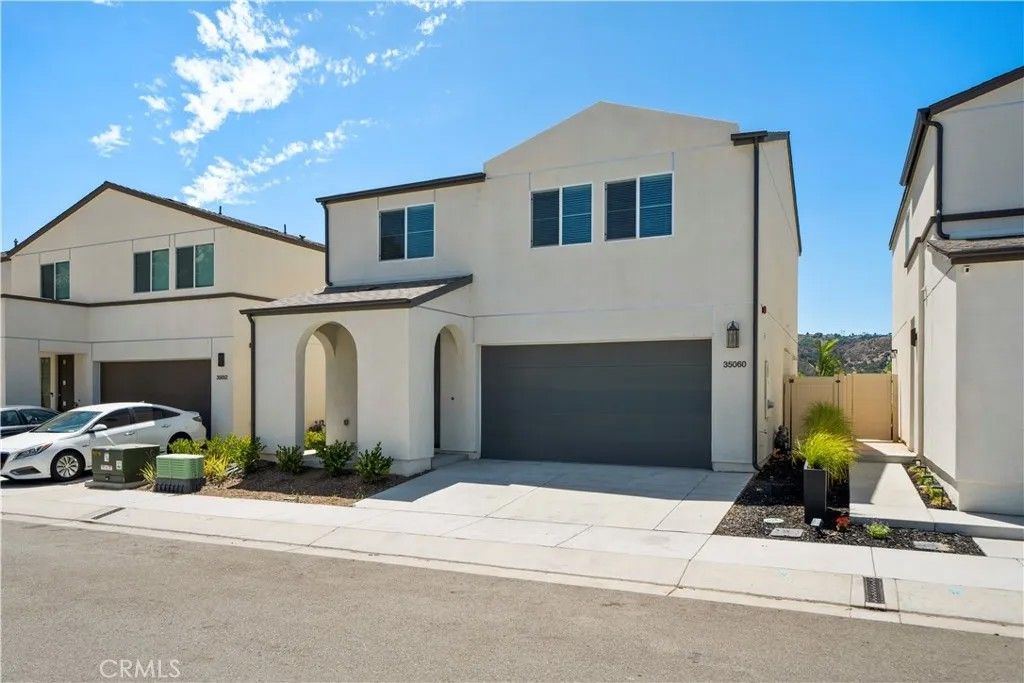 Photo of 35060 Hacienda Hts, Fallbrook, CA 92028 (MLS # OC25277593)