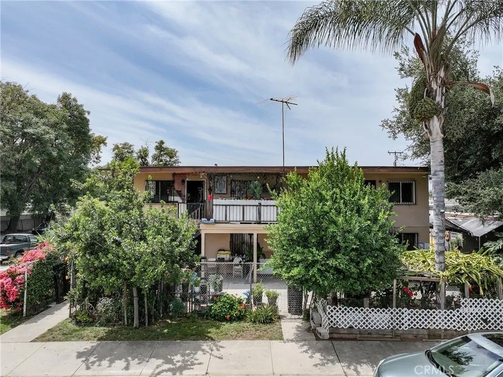 Photo of 1011 W 8th St, Pomona, CA 91766 (MLS # CV26091397)