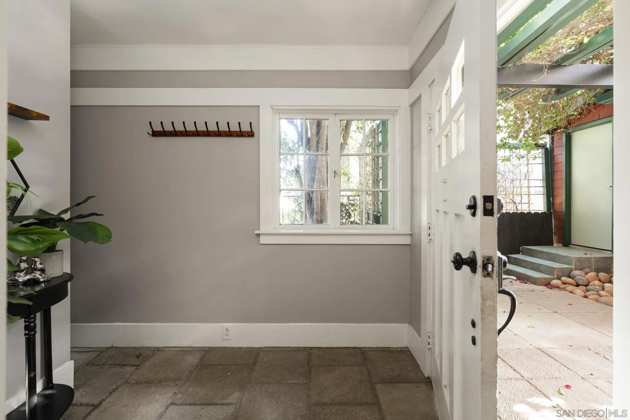 1421 Edgemont St.