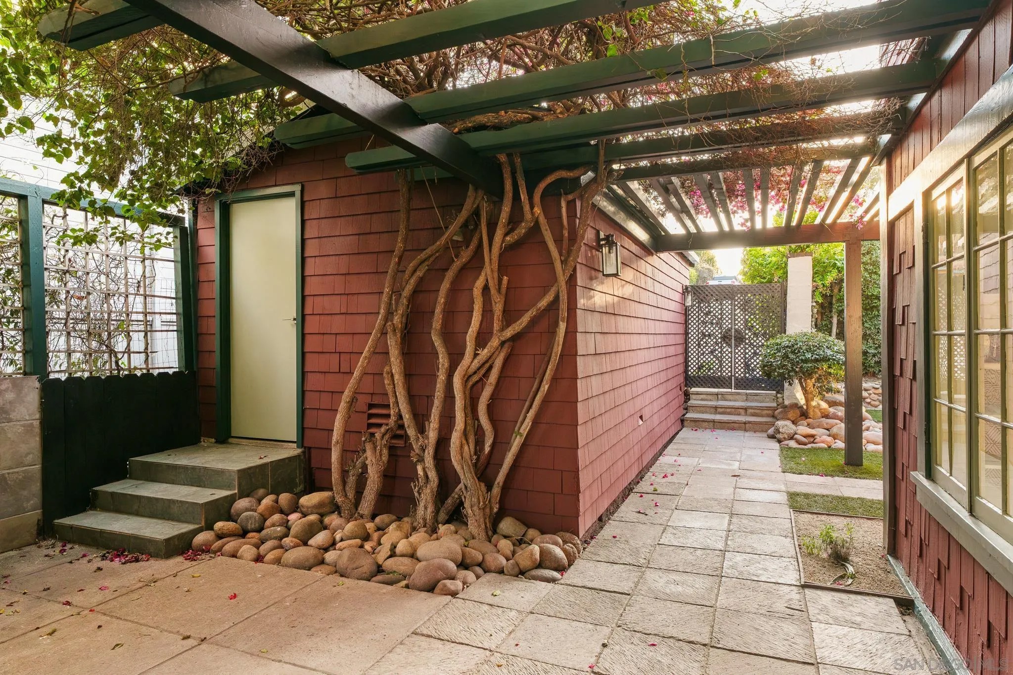 1421 Edgemont St.