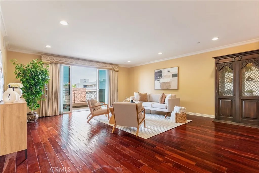 4533 Vista Del Monte Avenue 201