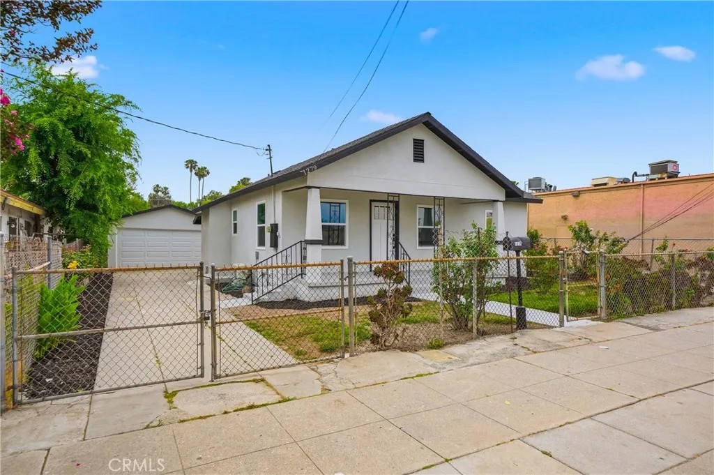 1279 Vine
