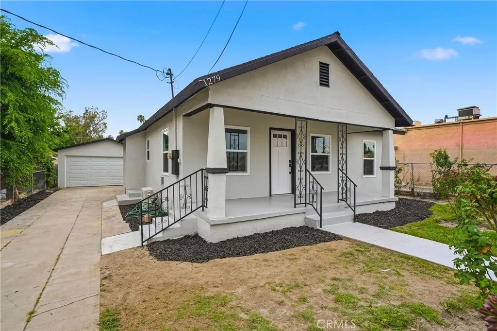 1279 Vine