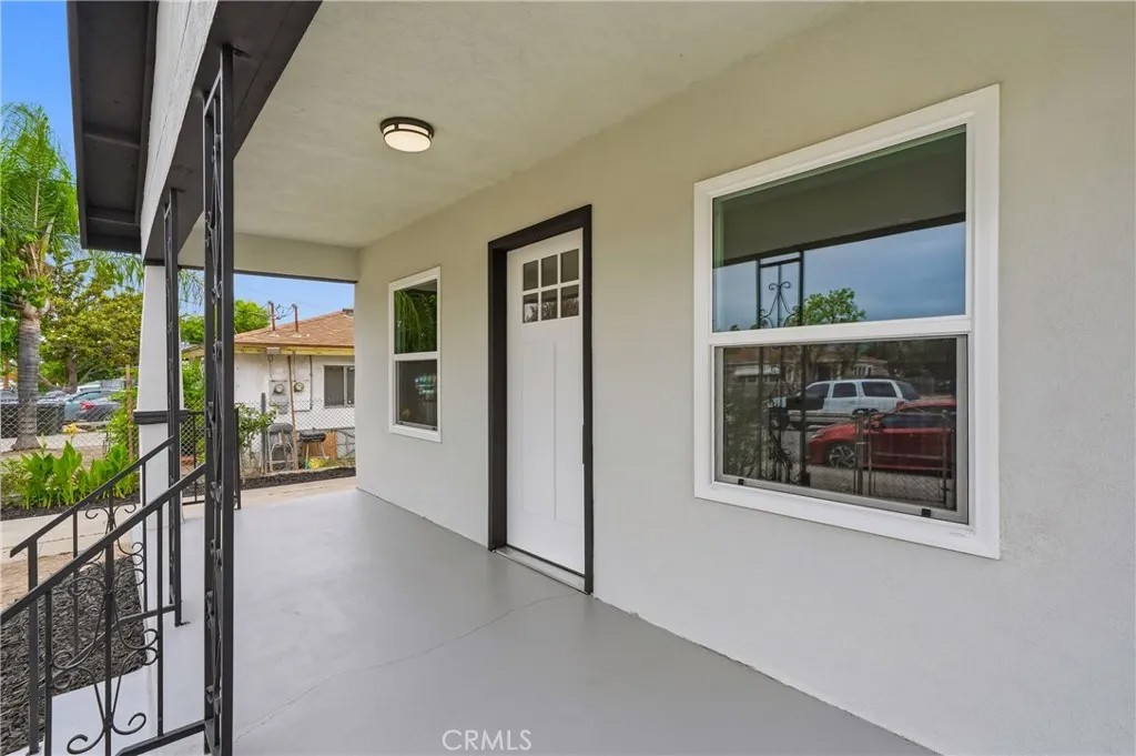 1279 Vine