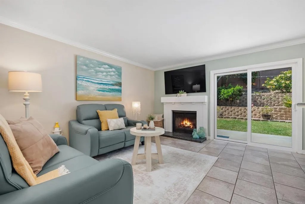 2984 Lexington Cir