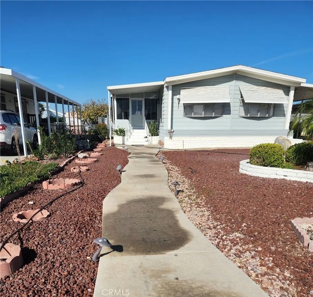 Photo of 29120 Calle Cisne, Murrieta, CA 92563 (MLS # SR25275636)