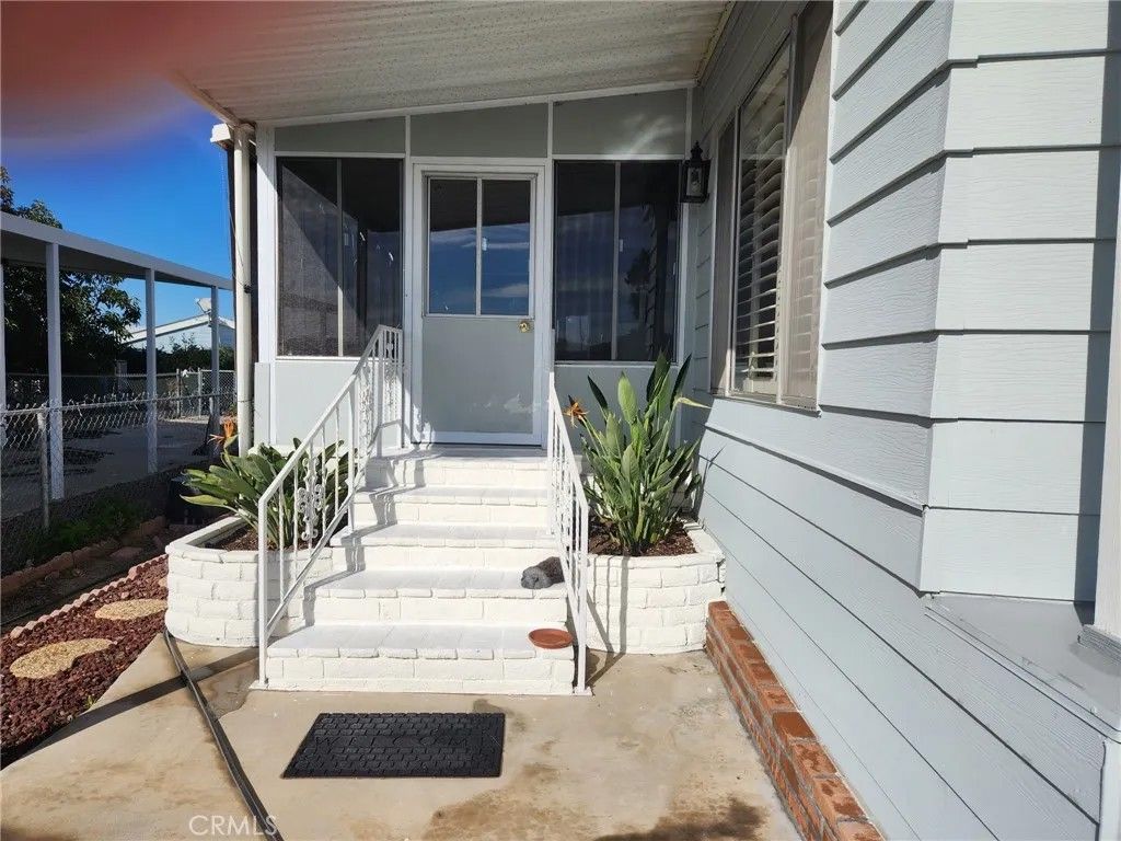 Photo of 29120 Calle Cisne, Murrieta, CA 92563 (MLS # SR25275636)