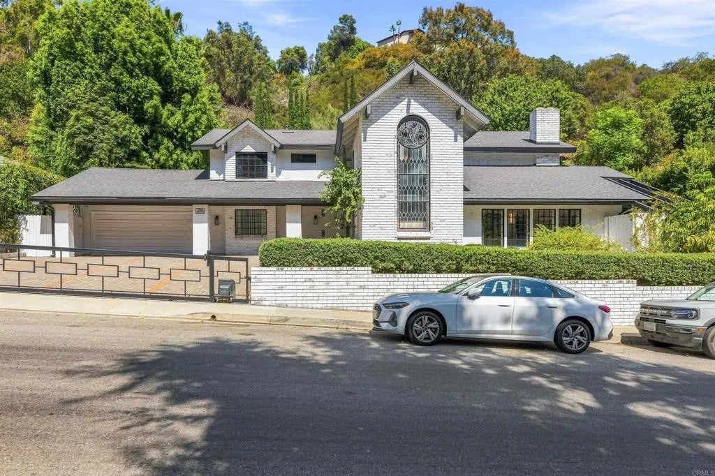 Photo of 1060 Chantilly Road, Los Angeles, CA 90077 (MLS # NDP2608441)