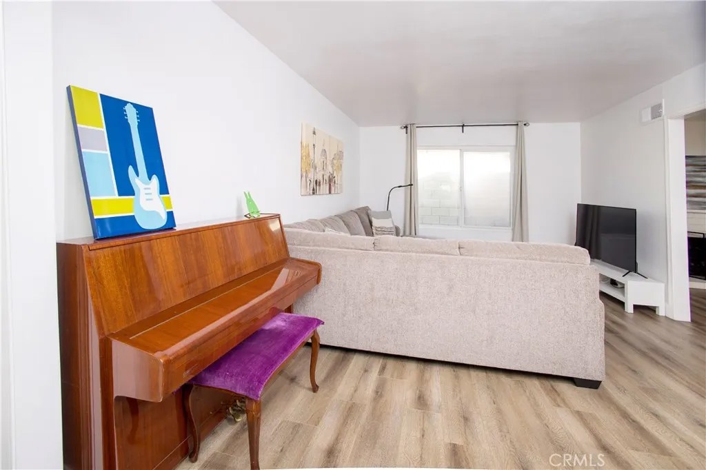 3040 La Puente