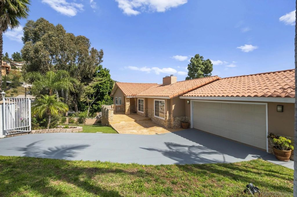 Photo of 1405 Cuyamaca Ave, Spring Valley, CA 91977 (MLS # 260005618)