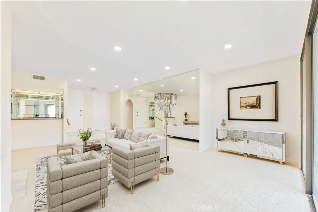 Photo of 5340 Yarmouth #205, Encino, CA 91316 (MLS # SR26079724)