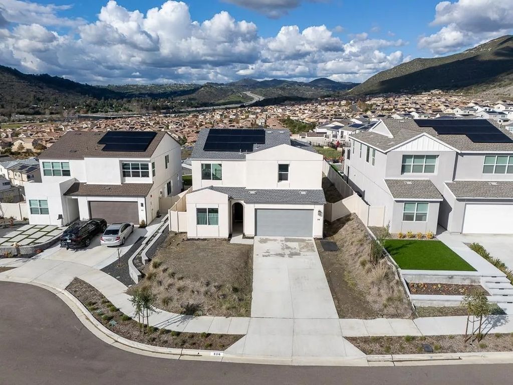 Photo of 316 Canter Court, Fallbrook, CA 92028 (MLS # 2600625)