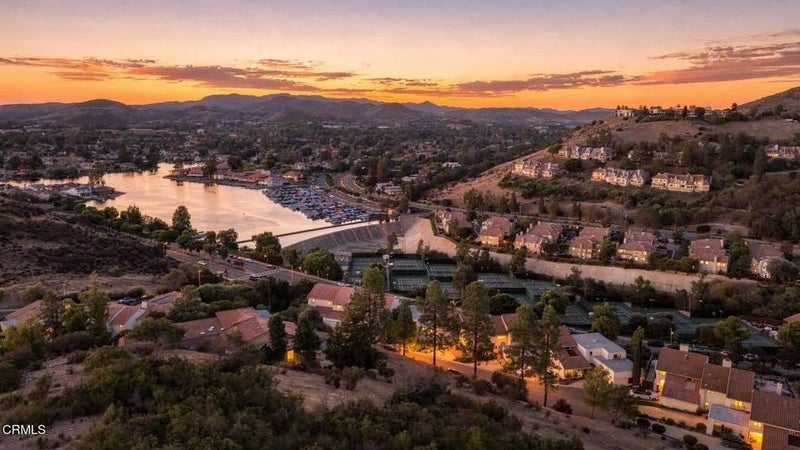 3222 Meadow Oak Drive