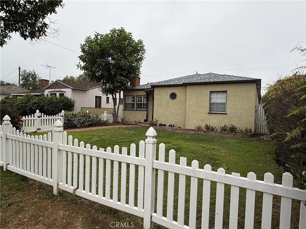 Photo of 527 S Orchard DR, Burbank, CA 91506 (MLS # BB26100348)