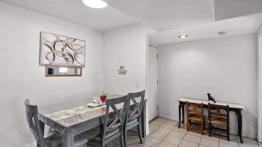 240 W Lincoln Ave 39