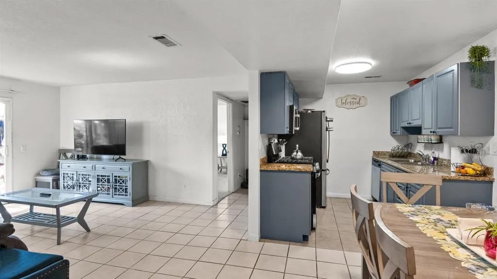 240 W Lincoln Ave 39