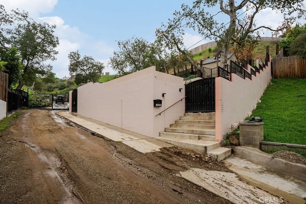 10200 Willow Springs