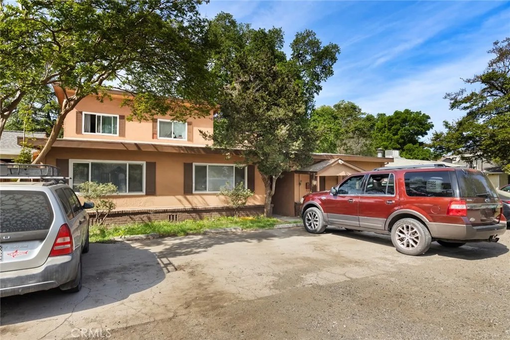 1825 Magnolia
