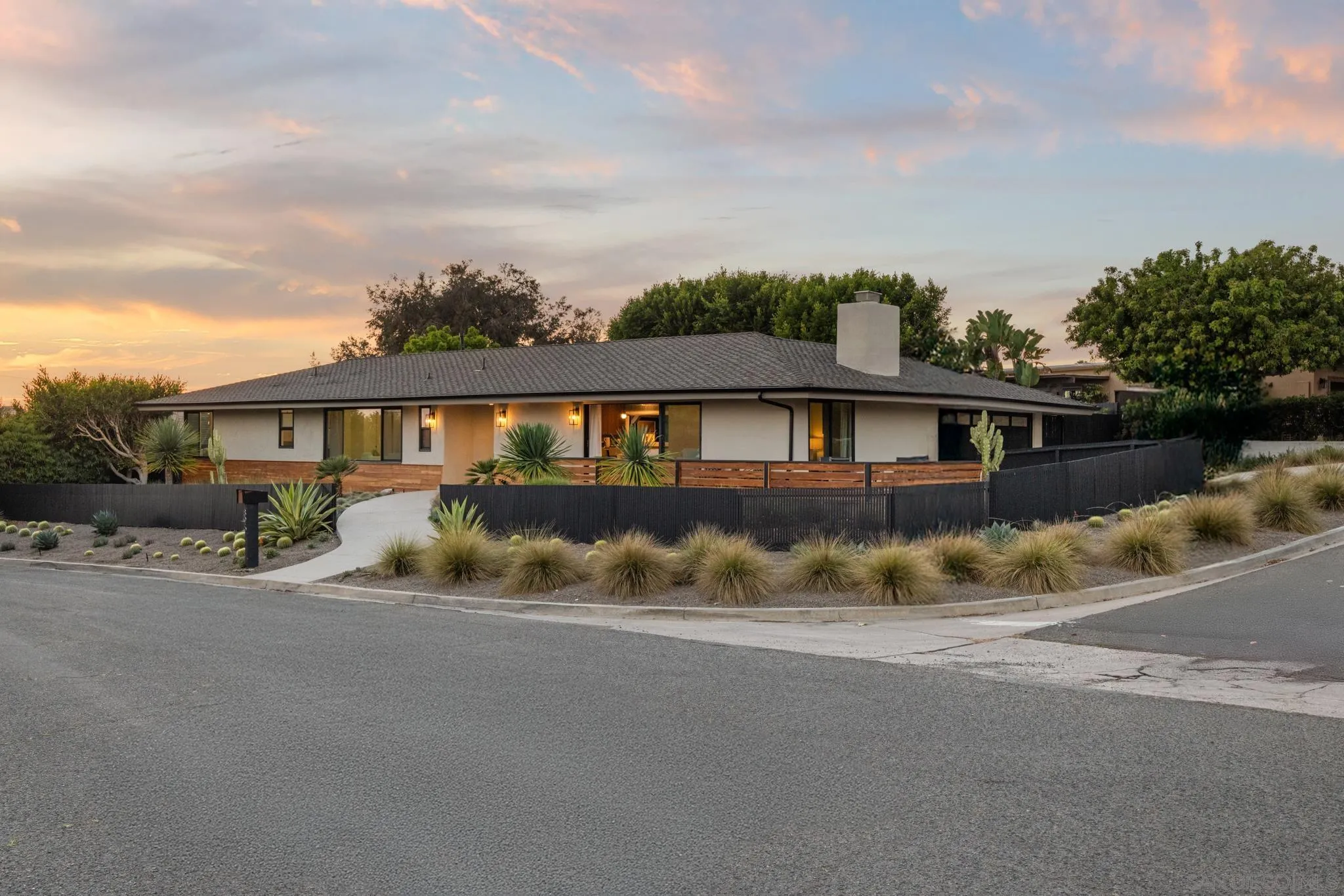 896 La Jolla Rancho Road