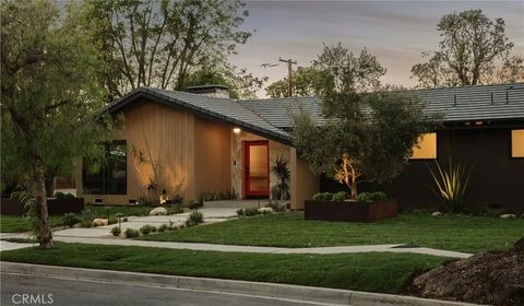 Photo of 5401 E El Parque, Long Beach, CA 90815 (MLS # OC26027199)