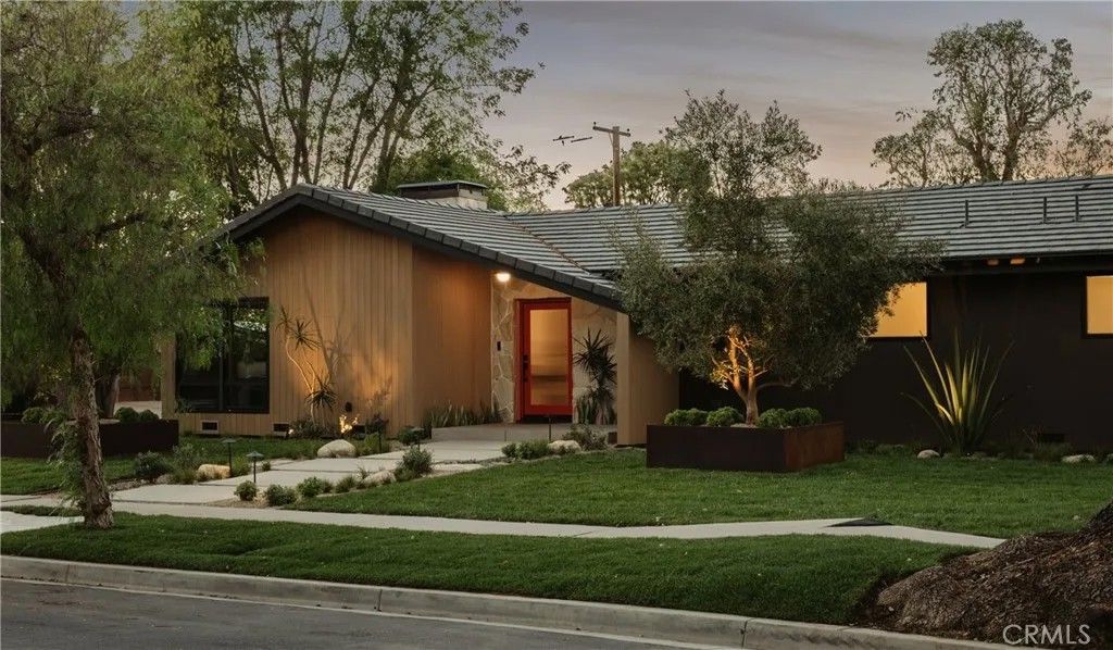 Photo of 5401 E El Parque, Long Beach, CA 90815 (MLS # OC26027199)