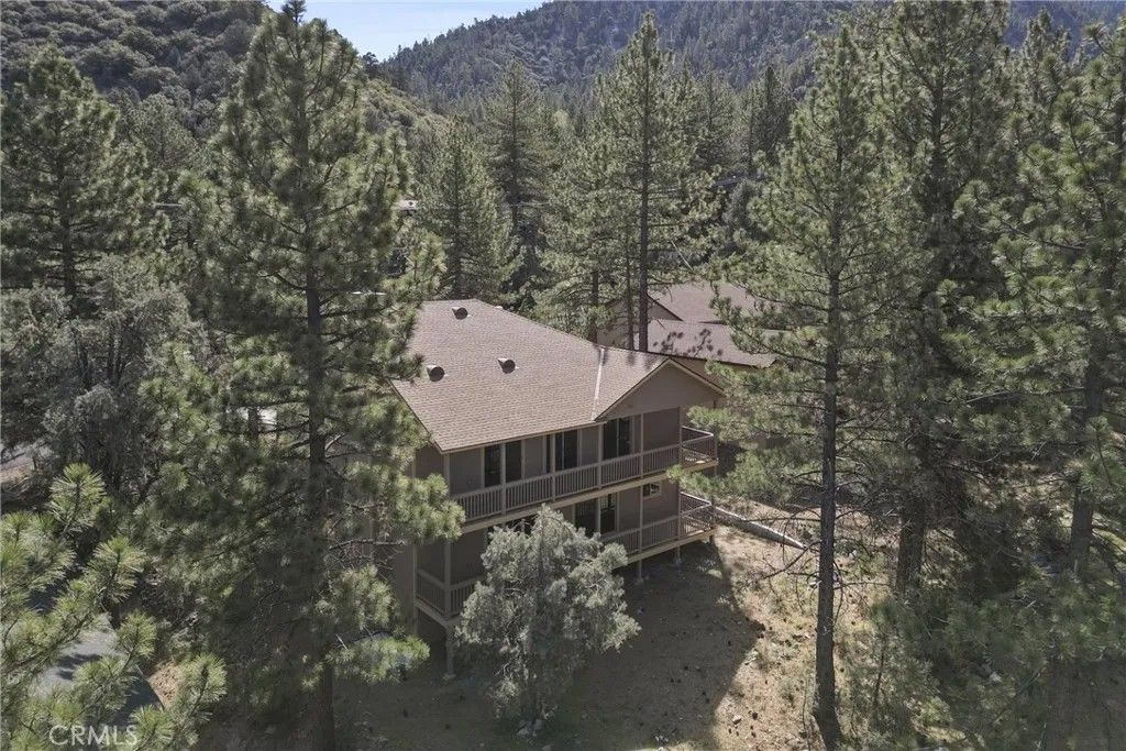 Photo of 1813 Woodland Drive, Pine Mountain Club, CA 93222 (MLS # SR26068243)