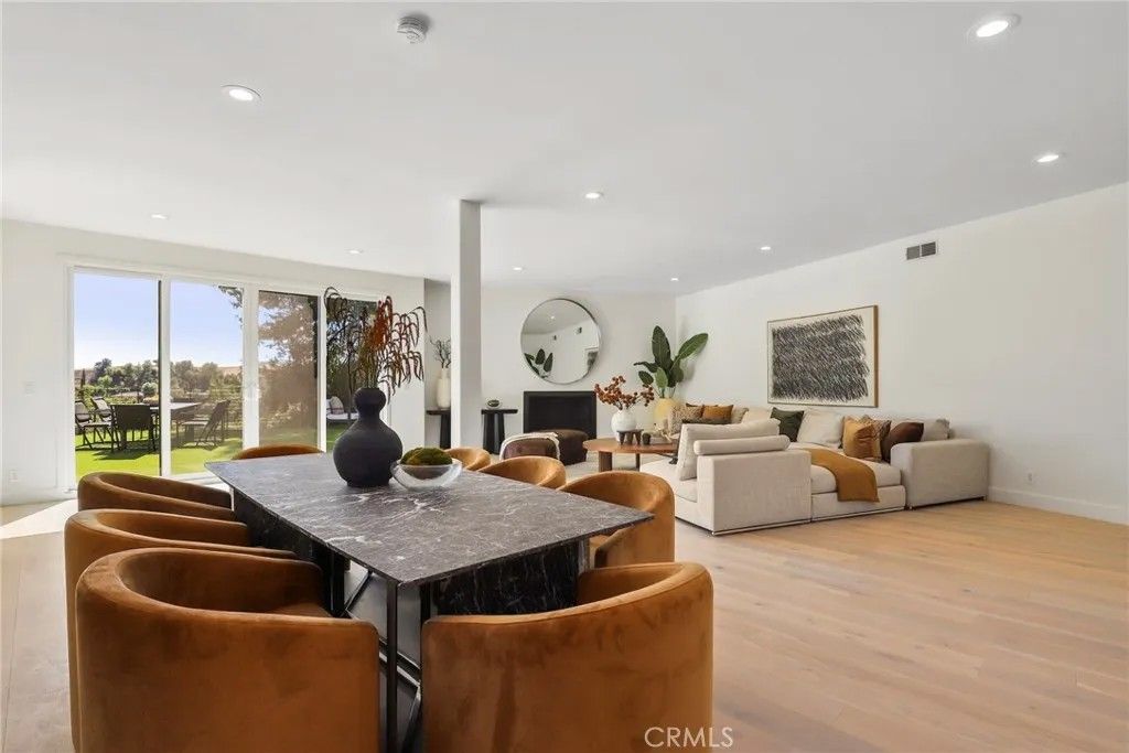 Photo of 4406 Medley, Encino, CA 91316 (MLS # SR26006691)