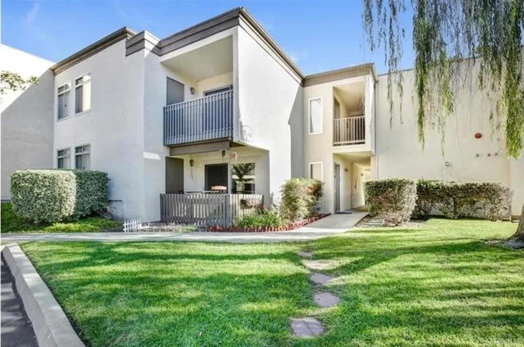 Photo of 432 Edgehill Lane #41, Oceanside, CA 92054 (MLS # NDP2607382)