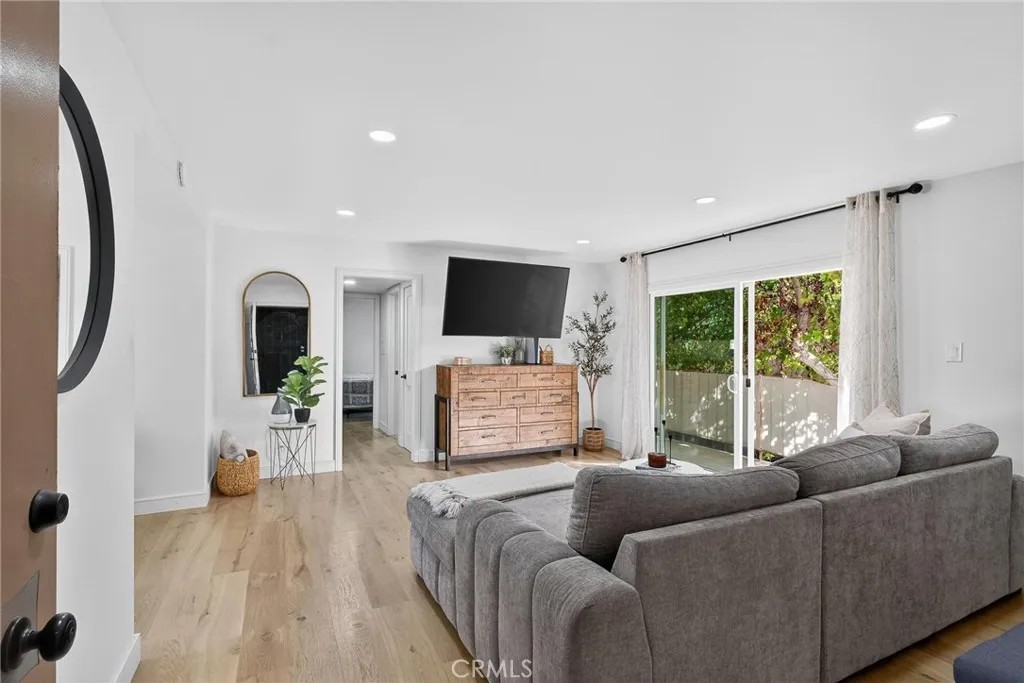 14903 S Normandie 204