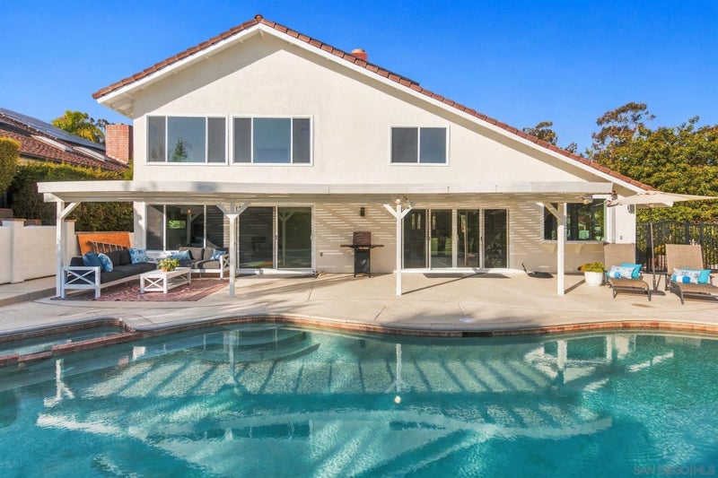 10615 Vista Valle Dr