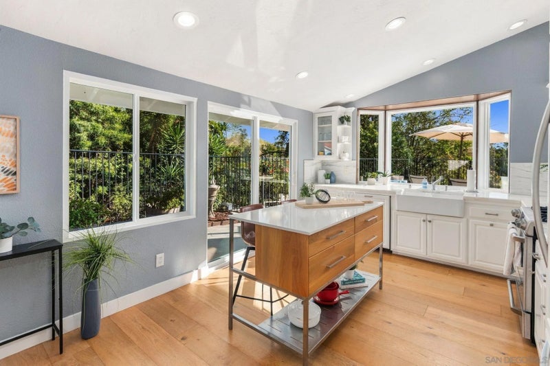 10615 Vista Valle Dr