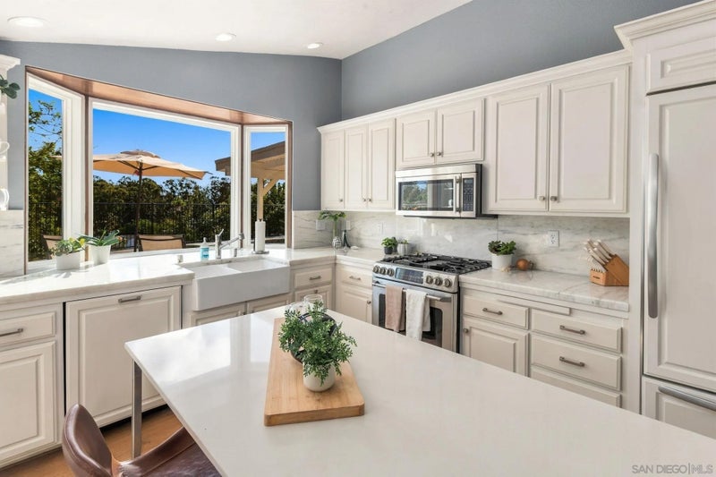 10615 Vista Valle Dr