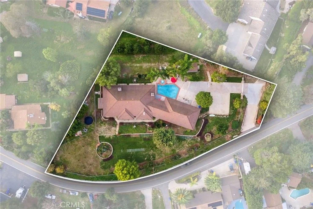 Photo of 1650 Winterwarm Drive, Fallbrook, CA 92028 (MLS # SW26007543)