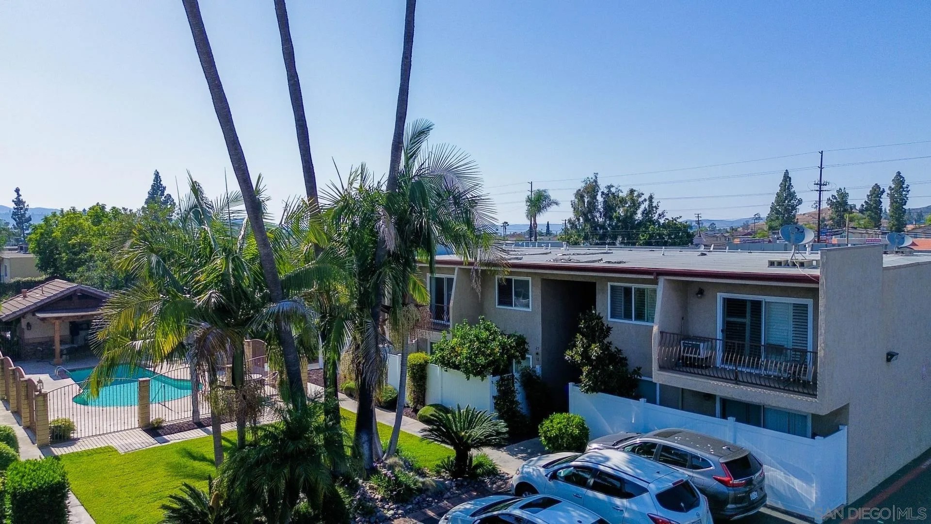 930 Peach Ave 25