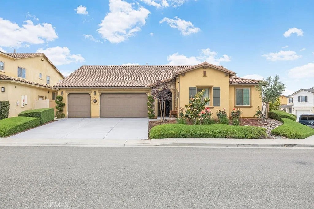 Photo of 1589 Chinook ST, Beaumont, CA 92223 (MLS # IG26097923)