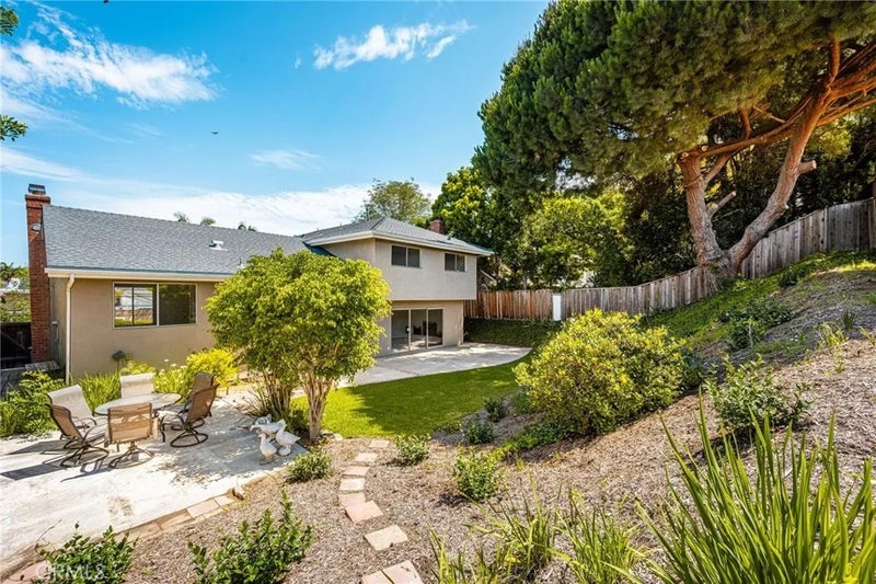 1877 Swan Circle