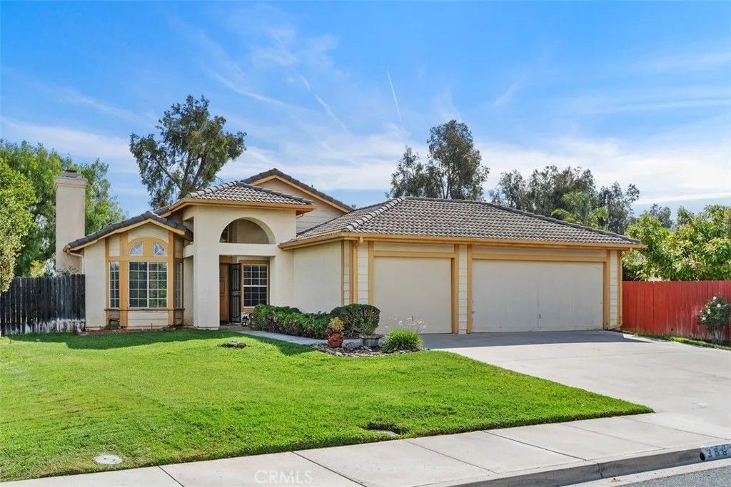 Photo of 39622 Cedarwood Dr, Murrieta, CA 92563 (MLS # SW26069123)