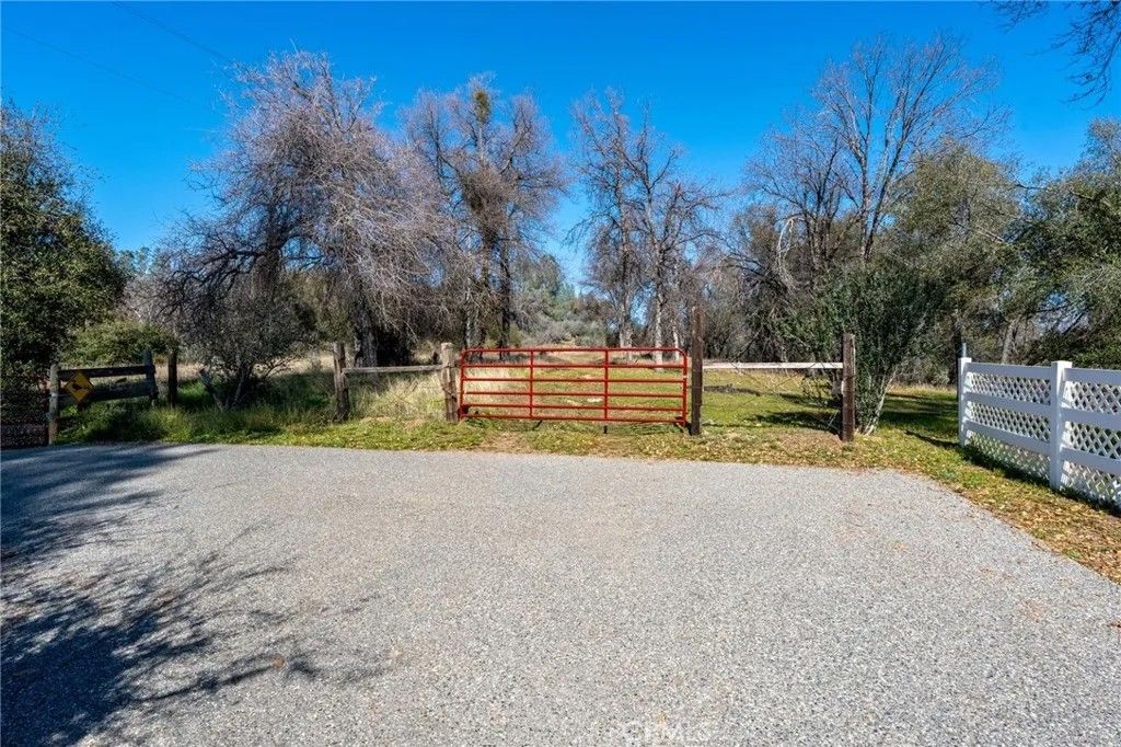 Photo of 0 n/a, Coarsegold, CA 93614 (MLS # MD26074678)