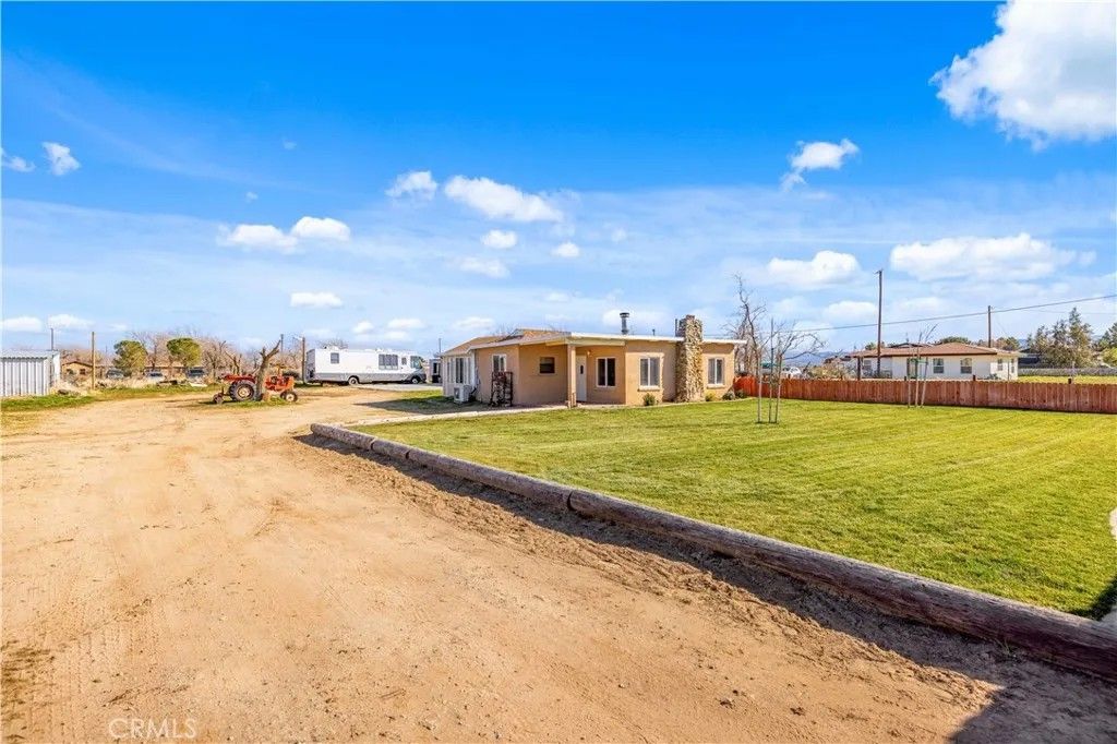 Photo of 47306 93rd St, Lancaster, CA 93536 (MLS # SR26027806)