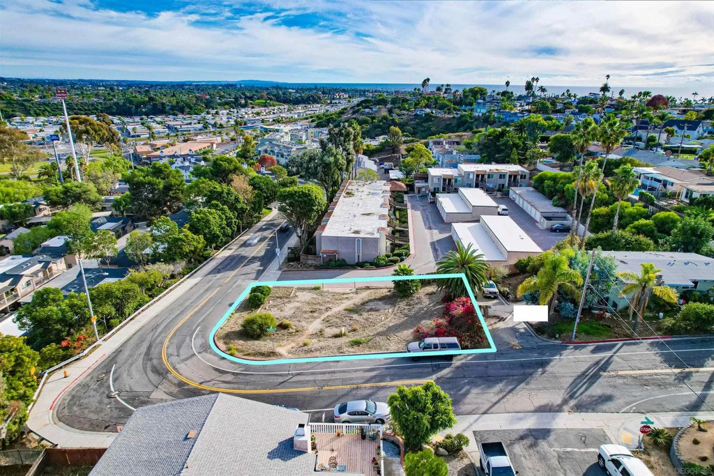 Photo of 1635 E Minnesota Ave, Oceanside, CA 92054 (MLS # 250044394)