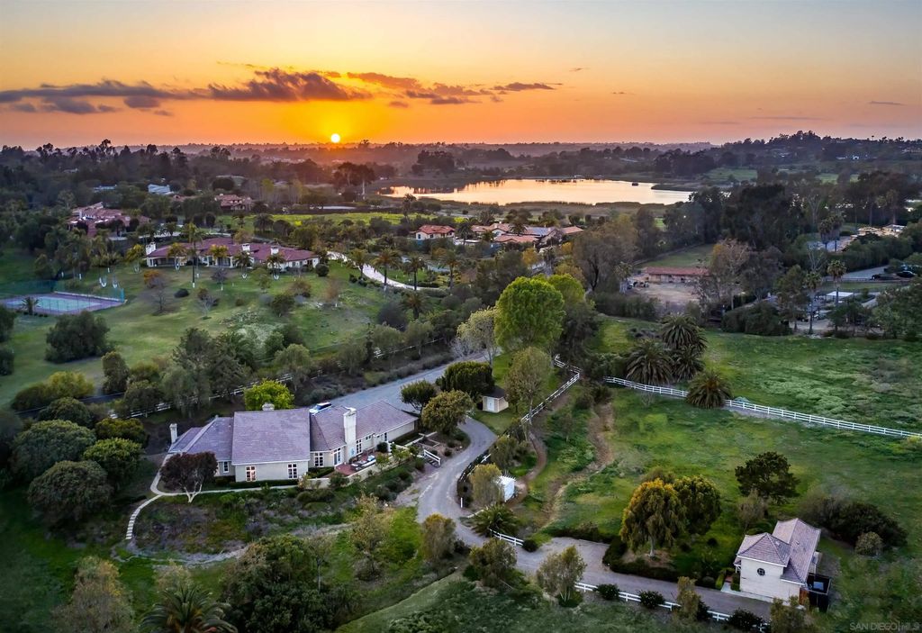 Photo of 6631 Lago Lindo, Rancho Santa Fe, CA 92067 (MLS # 260010335)