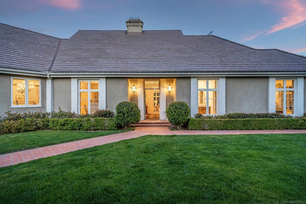 Photo of 6631 Lago Lindo, Rancho Santa Fe, CA 92067 (MLS # 260010335)