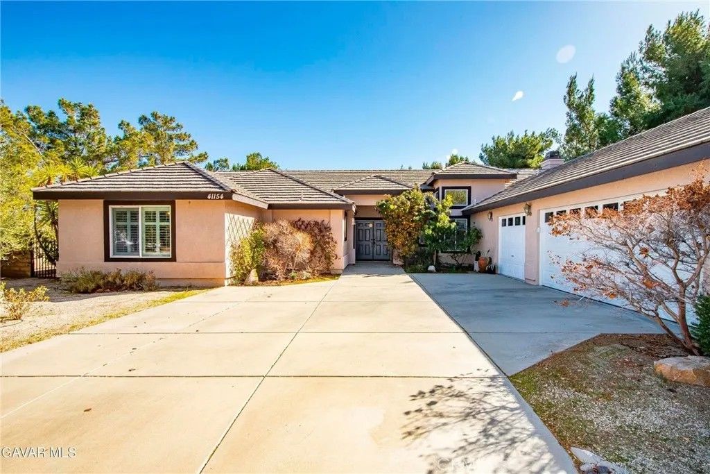 Photo of 41154 Heights Dr, Palmdale, CA 93551 (MLS # SR26027039)