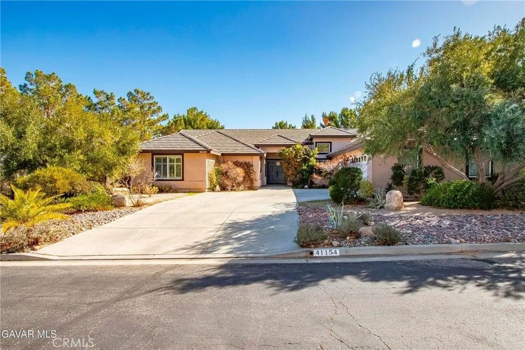 Photo of 41154 Heights Dr, Palmdale, CA 93551 (MLS # SR26027039)