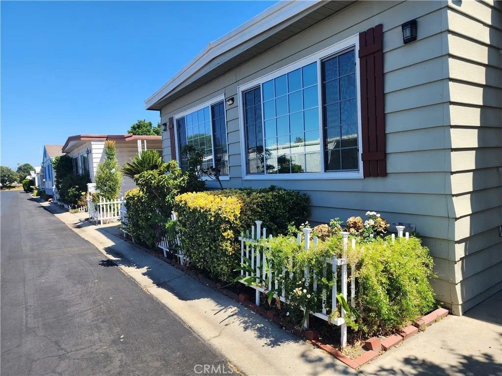 Photo of 8811 Canoga AVE #109, Canoga Park, CA 91304 (MLS # SR26178479)