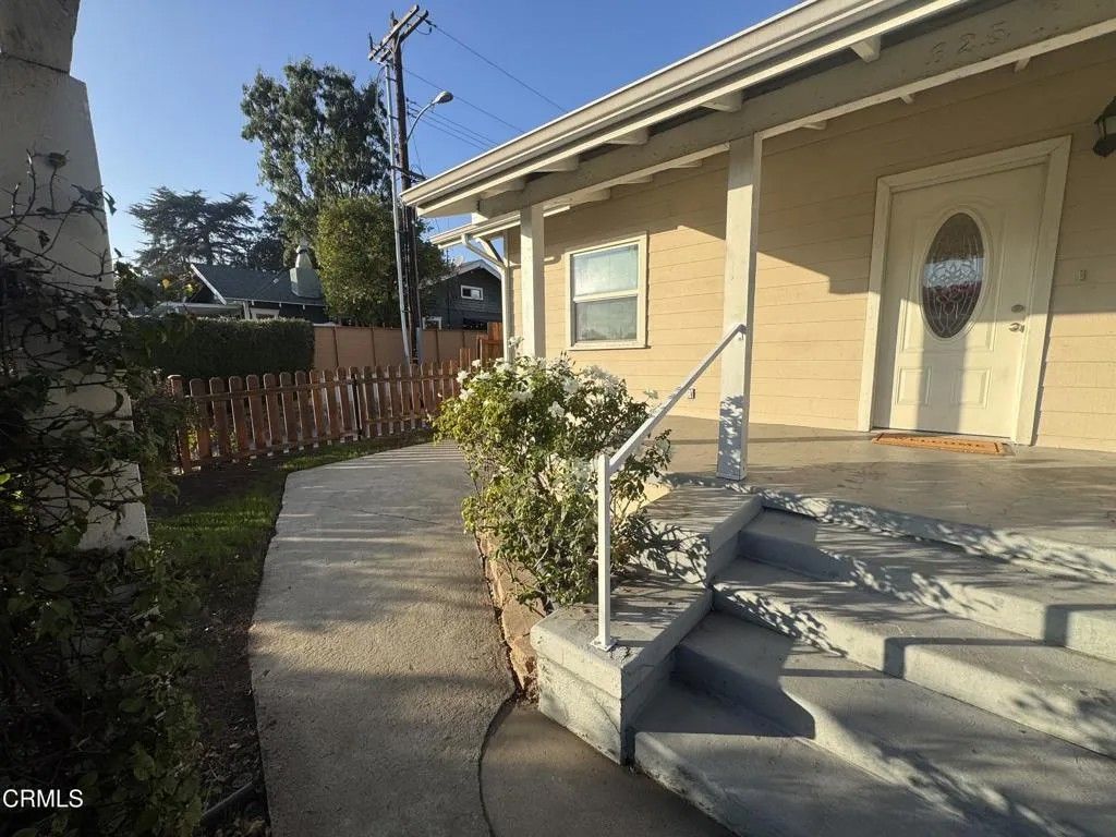 Photo of 625 E Mountain Street, Pasadena, CA 91104 (MLS # P1-25218)