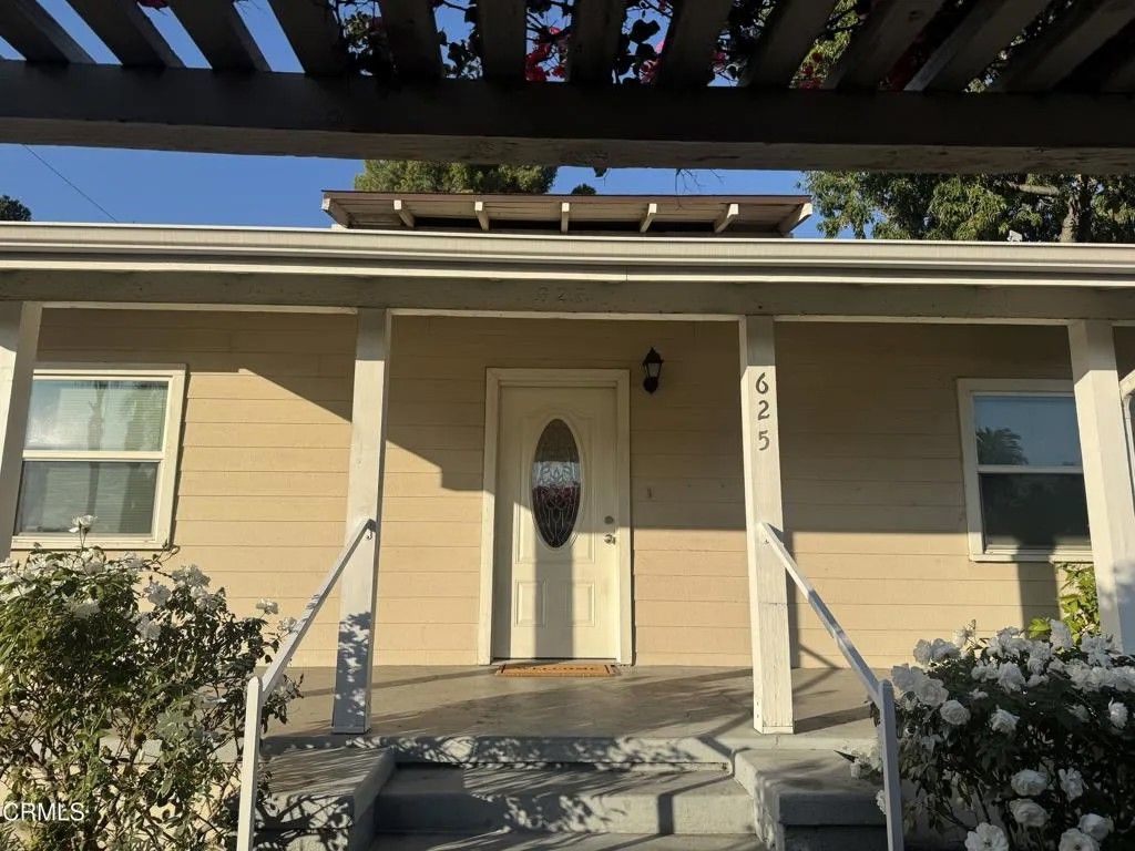 Photo of 625 E Mountain Street, Pasadena, CA 91104 (MLS # P1-25218)