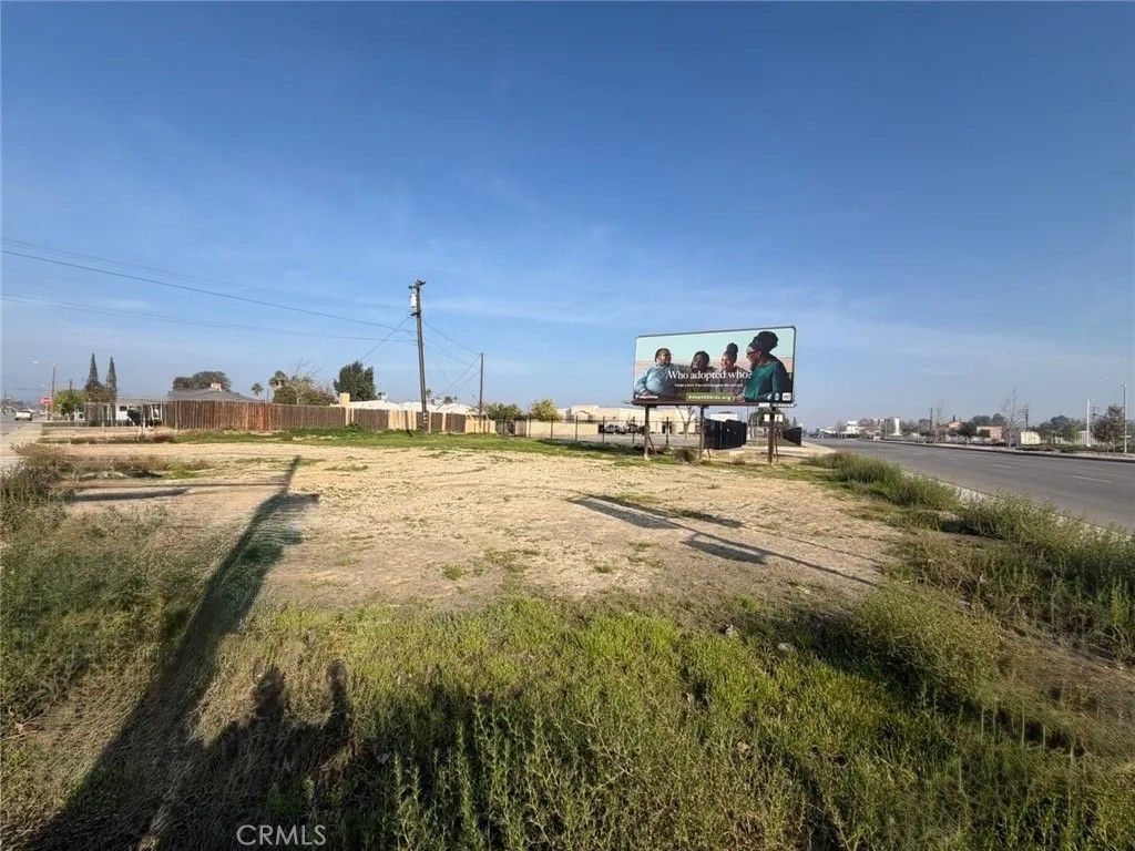 Photo of 1000 E California Ave, Bakersfield, CA 93307 (MLS # DW26036277)