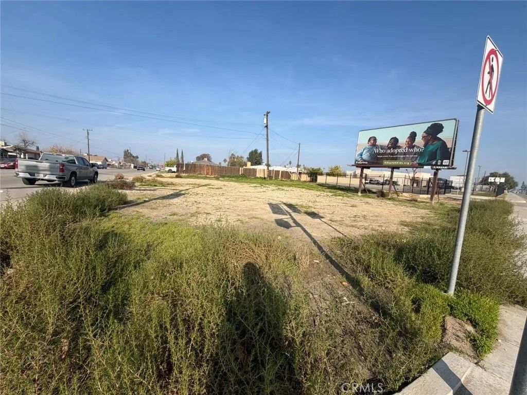 Photo of 1000 E California Ave, Bakersfield, CA 93307 (MLS # DW26036277)