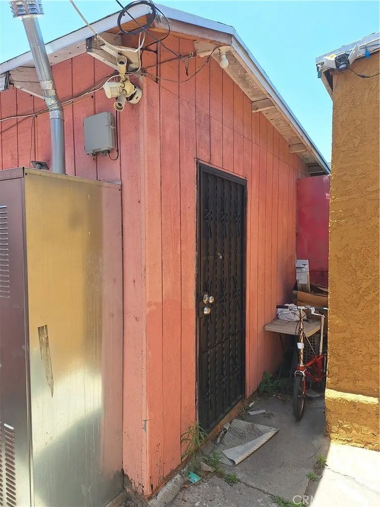 1031 S Ditman